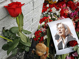 Акция памяти Анны Политковской. Фото с сайта www.kasparov.ru Акция памяти Анны Политковской. Фото с сайта www.kasparov.ru